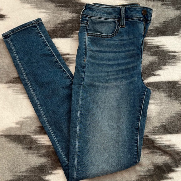 American Eagle Outfitters Denim - American Eagle Super Hi Rise Jegging Jeans size 4